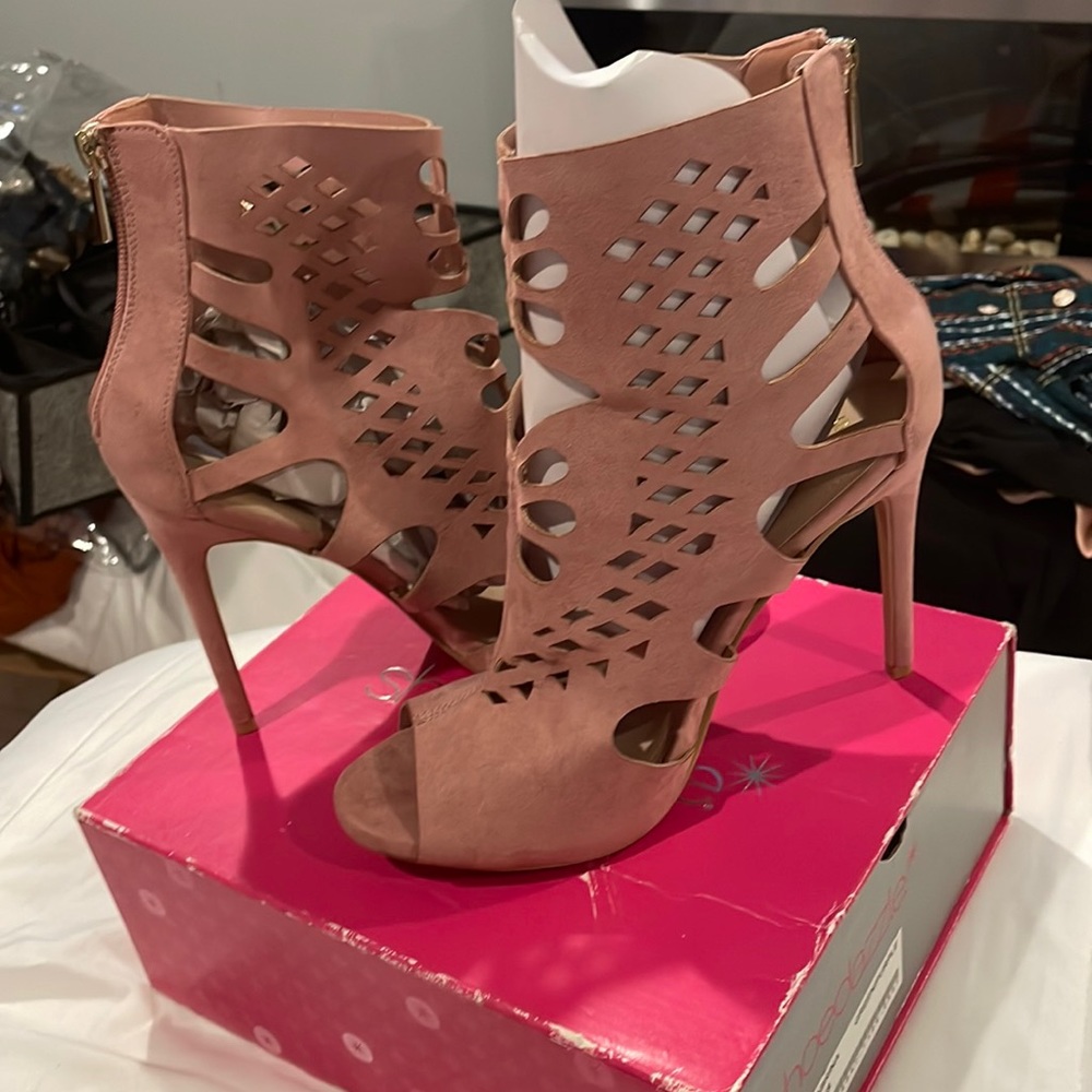 Shoe dazzle